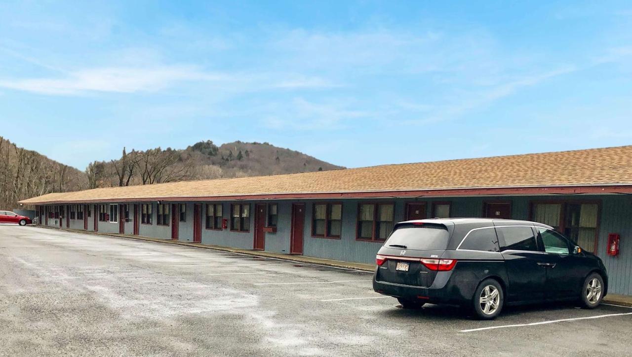Pleasant Valley Motel West Stockbridge Εξωτερικό φωτογραφία